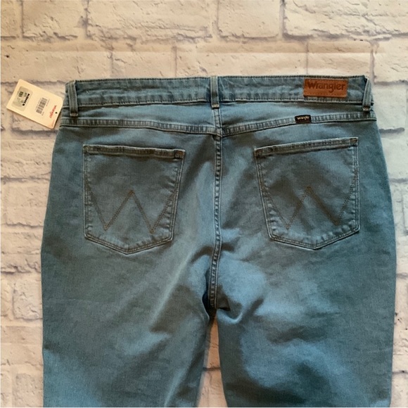 Wrangler High Rise True Straight Cropped Denim Blue Jeans Plus Size 18/34 NWT - Picture 7 of 14